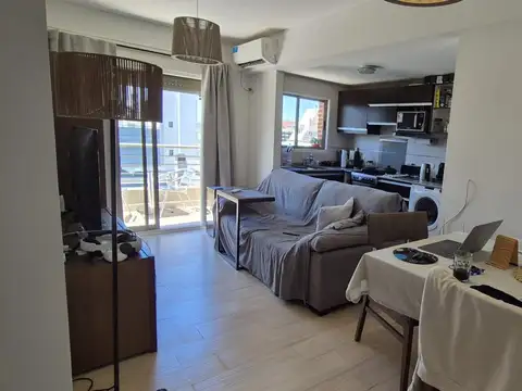 Tres ambientes con cochera fija cubierta