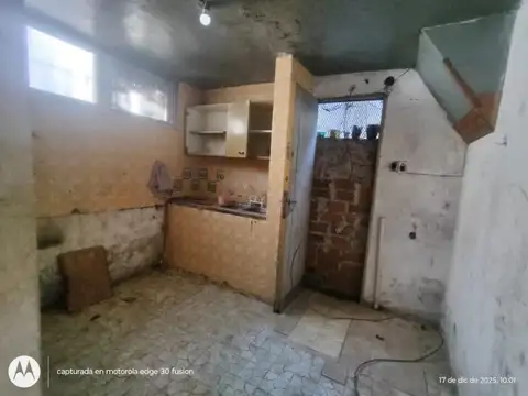 Ph en venta en Bernal 4 ambientes con terraza a reciclar.