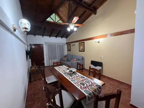 Casa 4 ambientes con 2 baños