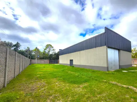 Galpón En Venta Con Terreno En Esquina Ibarlucea | Zona Comercial Estratégica