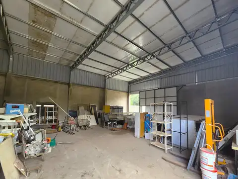 Galpón En Venta Con Terreno En Esquina Ibarlucea | Zona Comercial Estratégica