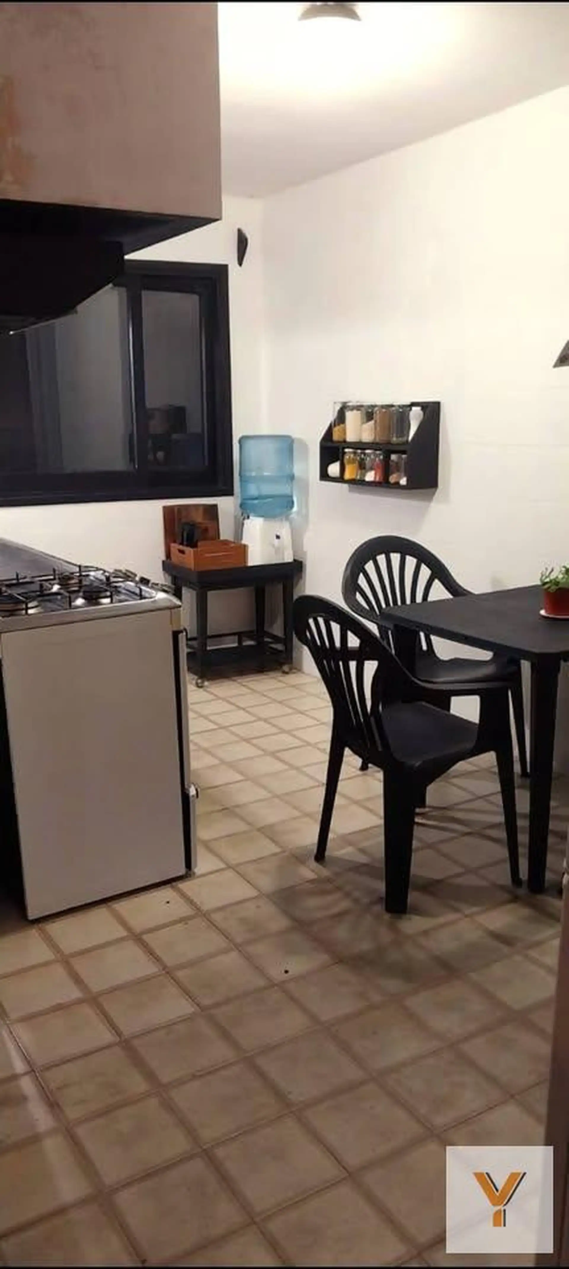 Depto 4 amb, 104m² con balcón — Centro