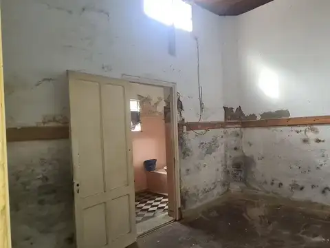 Casa 6 ambientes con 1 baño
