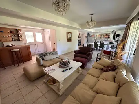 Casa en Alquiler de 4 dormitorios