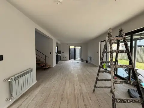 Casa en Alquiler con 1 cochera