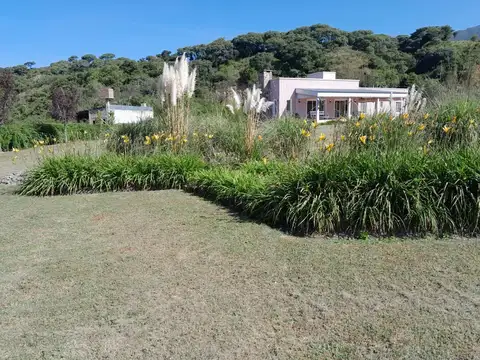 Chacra de una hectarea con casa en Camara Quijano