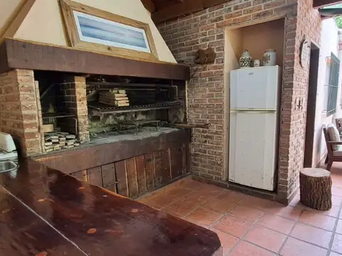 CASA CON FONDO JARDIN QUINCHO PARRILLA BARRACAS