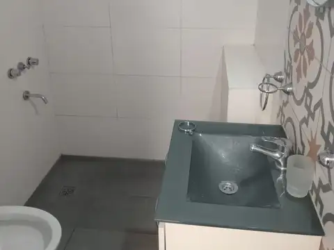 SE VENDE PH 2 AMB. GRANDE . CON PATIO Y ESPACIO AEREO PROPIO EN VILLA LURO