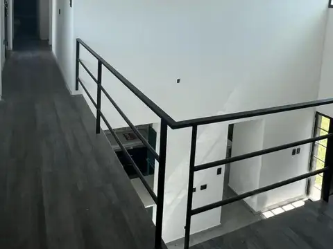 Casa 5 ambientes con 4 baños