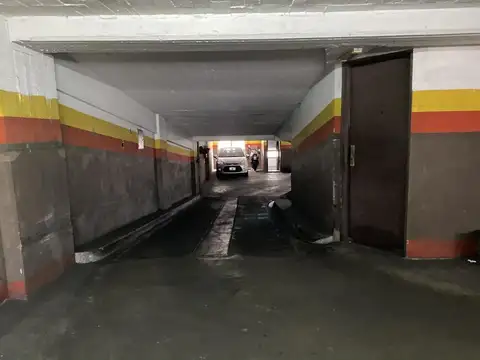 Cochera en Venta con acceso Ascensor