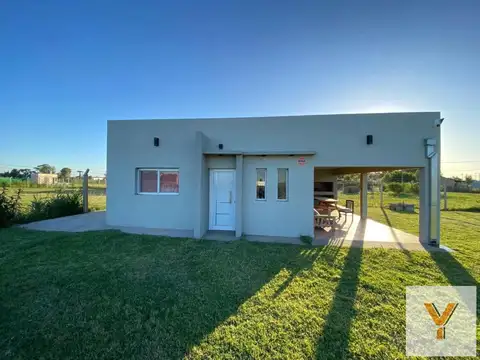 Casa en venta - 2 Dormitorios 1 Baño - Chacabuco