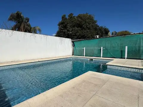 Casa 4 ambientes con pileta en venta en Moreno
