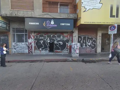 Local en alquiler en Moron frente a estacion de trenes