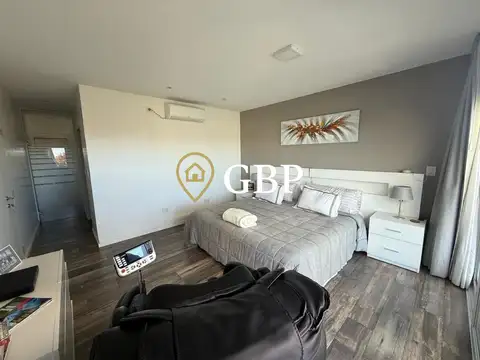 Casa 6 ambientes con 5 baños