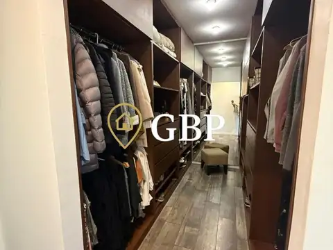 Casa en Venta con 5 cocheras