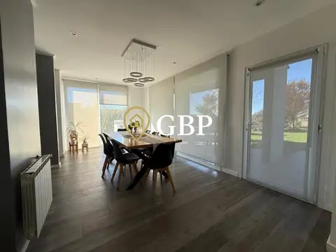 Casa en Venta con 5 cocheras