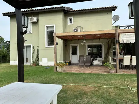 Casa 4 ambientes con 3 baños