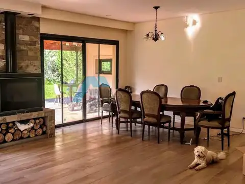 Casa en Venta con 2 cocheras