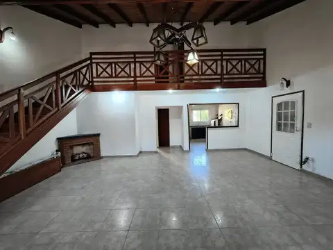 Casa en Alquiler en Granadero Baigorria, $ 850.000