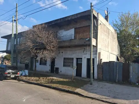 CASA MAS DOS DEPTOS EN VENTA  ISIDRO CASANOVA