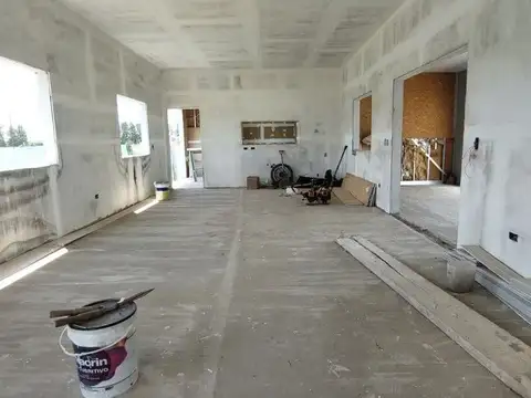 Casa 4 ambientes con 2 baños