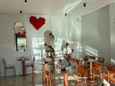 Amplio local comercial con inmejorable ubicación!