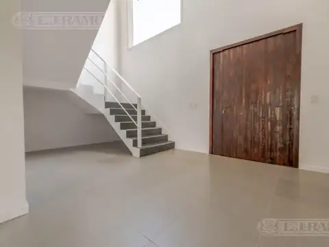 Casa sobre lote al Río, con 5 dormitorios  en venta  en   San Juan - Villanueva