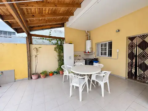 CASA 3 AMBIENTES VENTA RAMOS MEJIA PILETA JARDIN