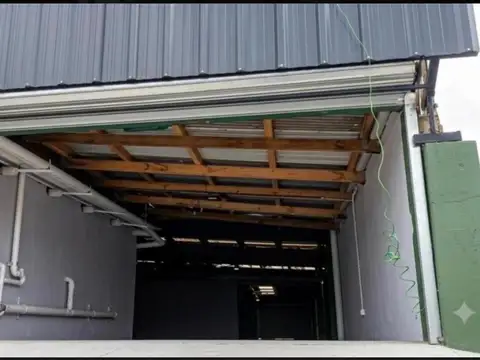 Galpón en venta de amplias dimensiones en Adrogué
