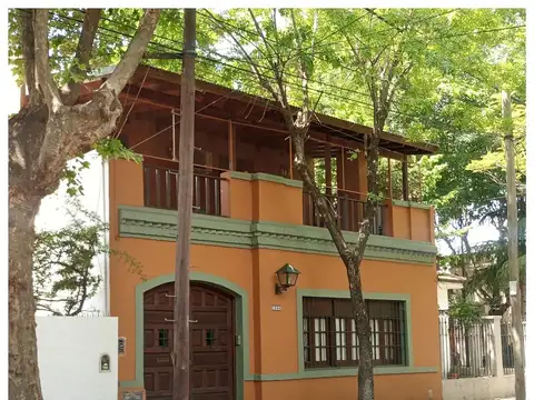 Casa estilo inglés reciclada 6 Amb. quincho jardín