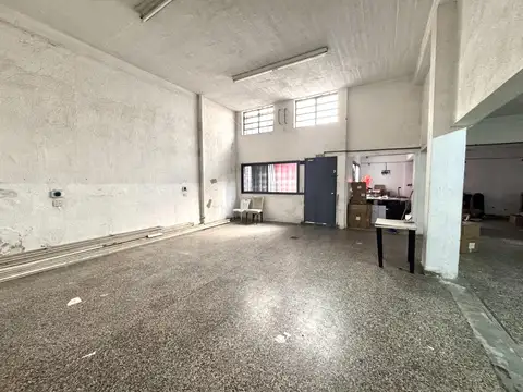 ALQUILER DEPOSITO COMERCIAL DE TRES PLANTAS  | CHACARITA | CON ENTRADA PARA CAMIONETAS