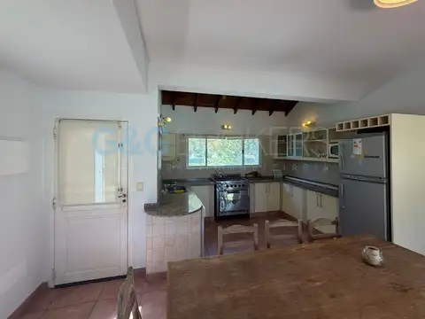 Casa 6 ambientes con 3 baños