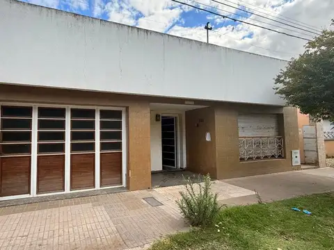 Venta Casa Dos Dormitorios Cochera Patio Parrillero Y Terraza. San Lorenzo