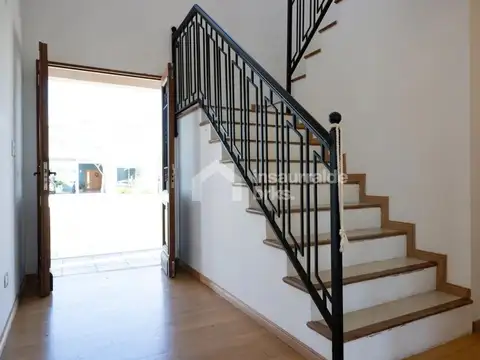 Casa 7 ambientes con 4 baños