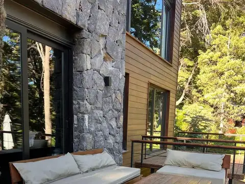 Casa en Alquiler con 2 cocheras