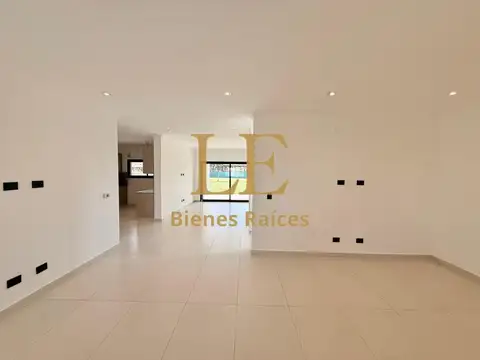 Casa 6 ambientes con 3 baños