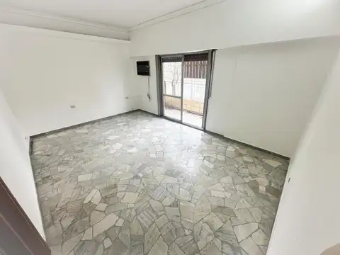 Local en Venta en Parque Chacabuco, USD 298.000