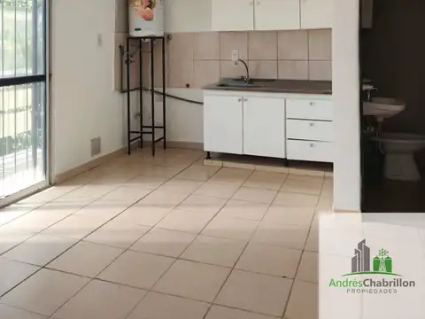 Monoambiente en alquiler – Con espacio para moto o bicicleta 