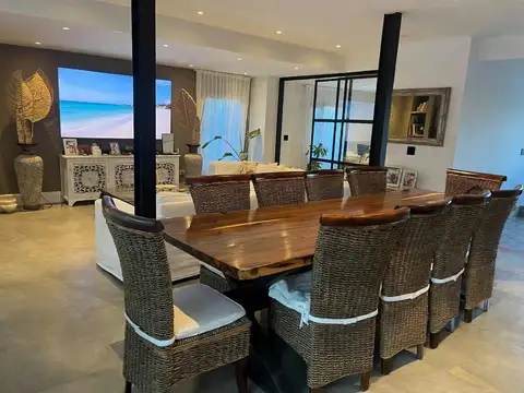 Casa 5 ambientes con 3 baños