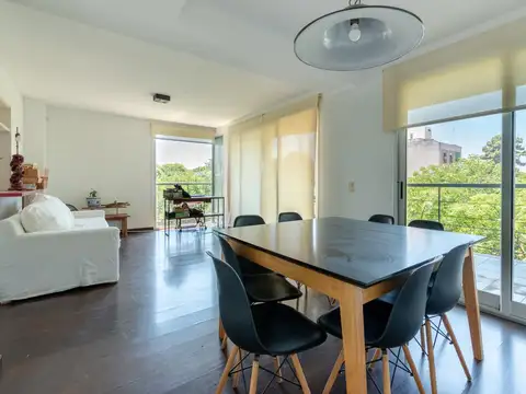 Divino departamento en venta con cochera y baulera en Acassuso.