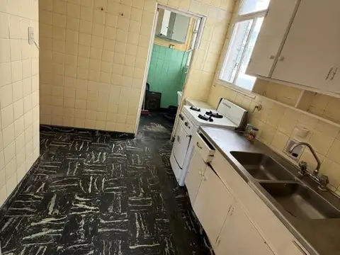 AMPLIO 3 AMBIENTES SOBRE AVDA. MITRE AL 2000