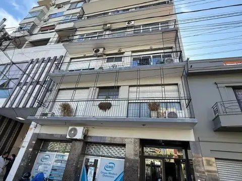 AMPLIO 3 AMBIENTES SOBRE AVDA. MITRE AL 2000