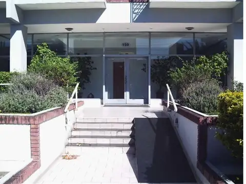 3 AMBIENTES AL FRENTE  A METROS DE LA AVDA. MITRE 