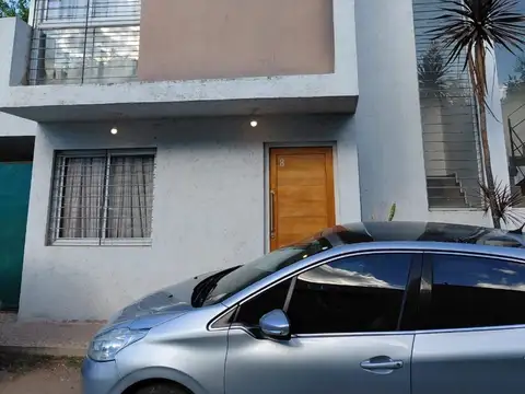 Casa en Alquiler con 1 cochera