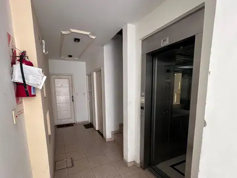 Venta Monoambiente en Lomas de Mirador Espectacular estado