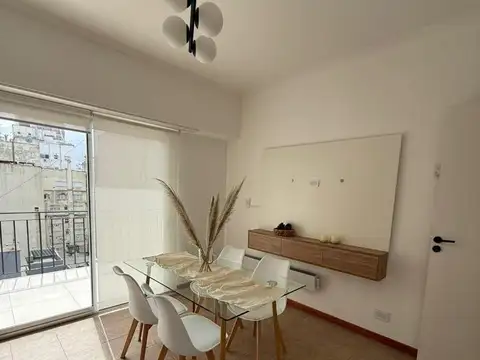 DEPARTAMENTO  AMB. CON DEPENDENCIA A LA CALLE CON BALCÓN