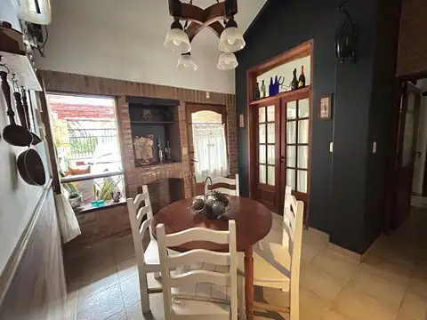Casa 5 ambientes con 2 baños