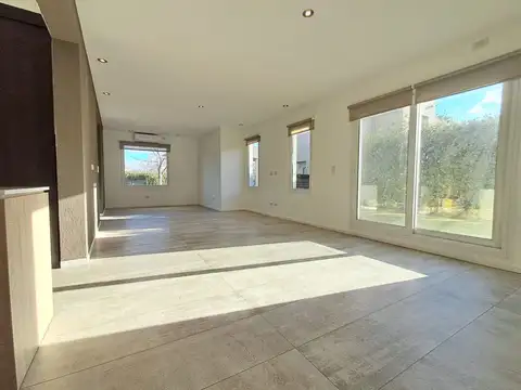 Casa en Alquiler en Benavidez, USD 2.500