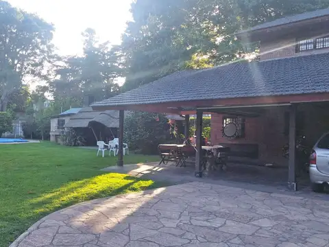 Casa en Venta con 3 cocheras