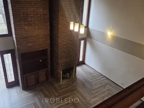 Casa en Alquiler con 5 cocheras